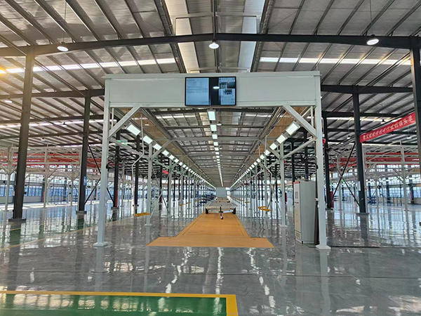 キャンピングカー組み立てライン