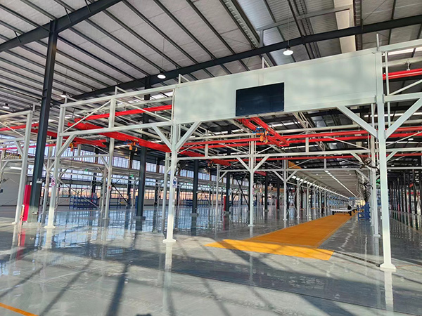 キャンピングカー組み立てライン